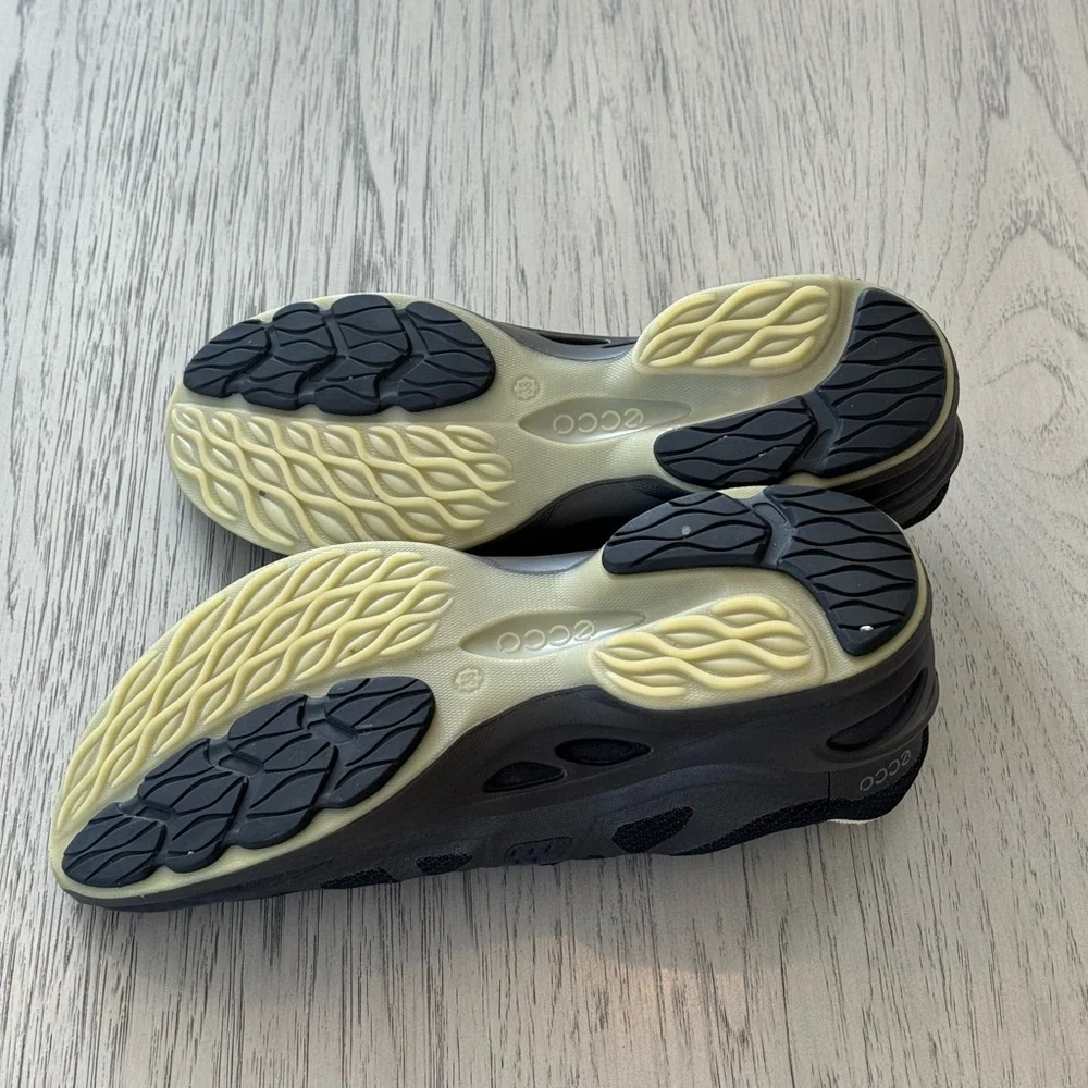 Ecco Biom Fjuel Black and Gray Sneaker shoes size women’s 7 - Picture 7 of 7